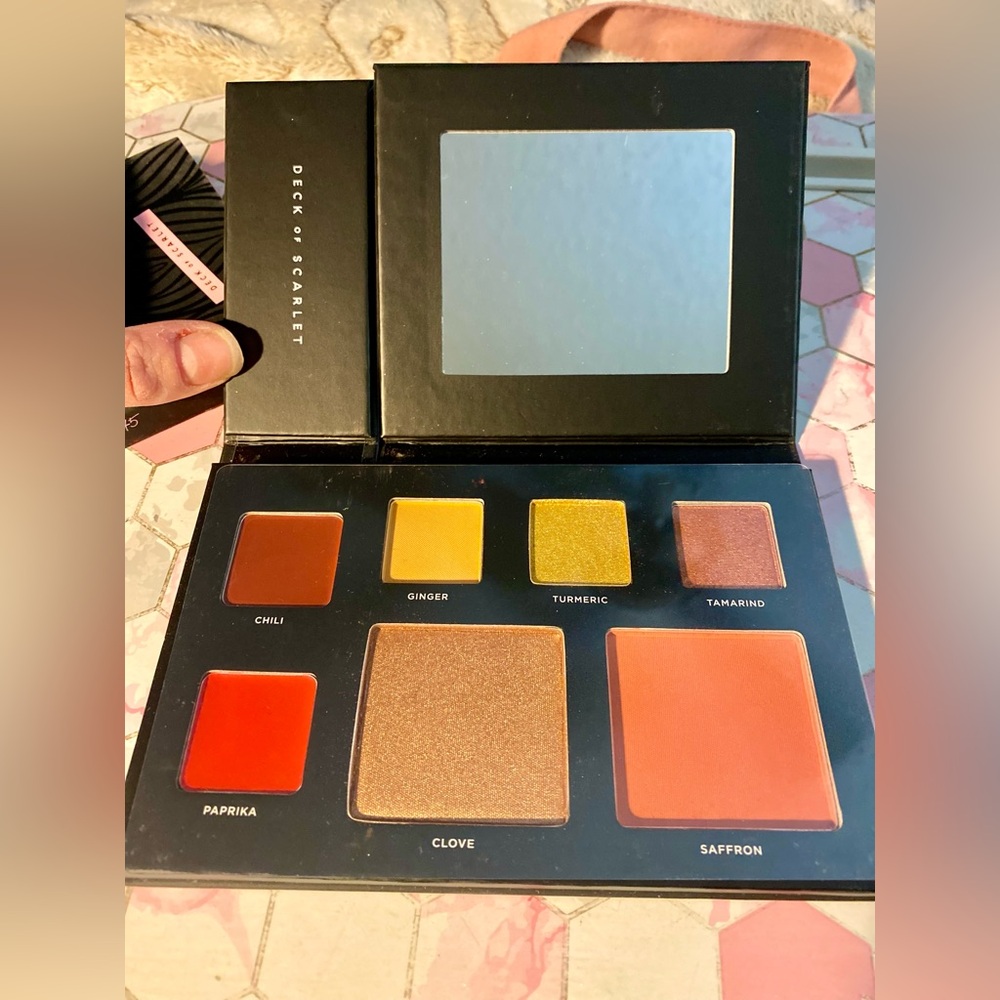Deck of Scarlet complete makeup palette